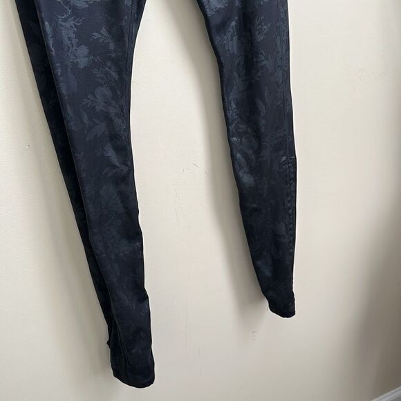 Athleta Leaf Pattern Midnight Garden Barre Leggings With Stirrups M - Picture 3 of 7